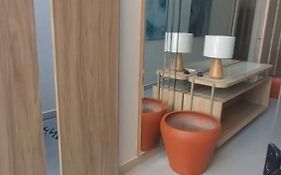 Lindo e moderno Apto SUNNY 203 com AC 1 quadra da praia